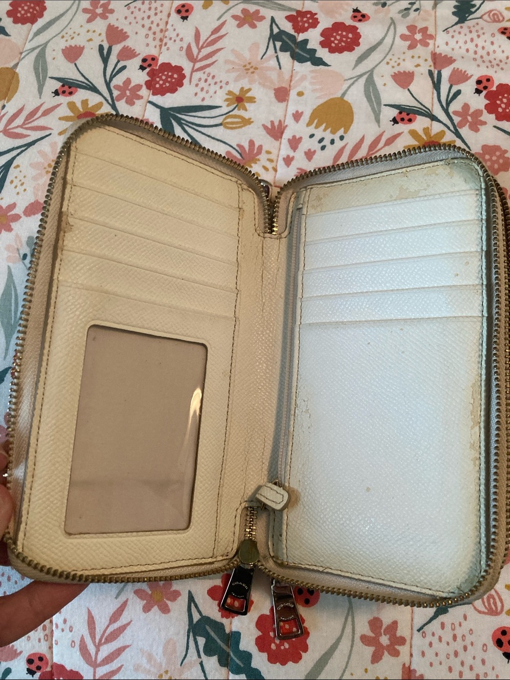 Coach Ivory Patent Leather Wristlet Wallet perfect for Falπ¦βπ₯π¦βπ₯πππ»π»ππ - Picture 4 of 10